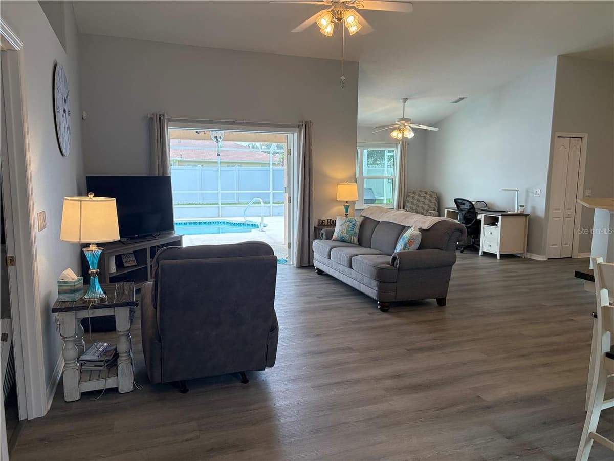 25 BISCAY LANE — photo 3 of 18