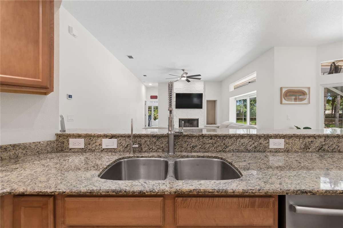 18811 VICTOR MANUEL DRIVE — photo 33 of 95