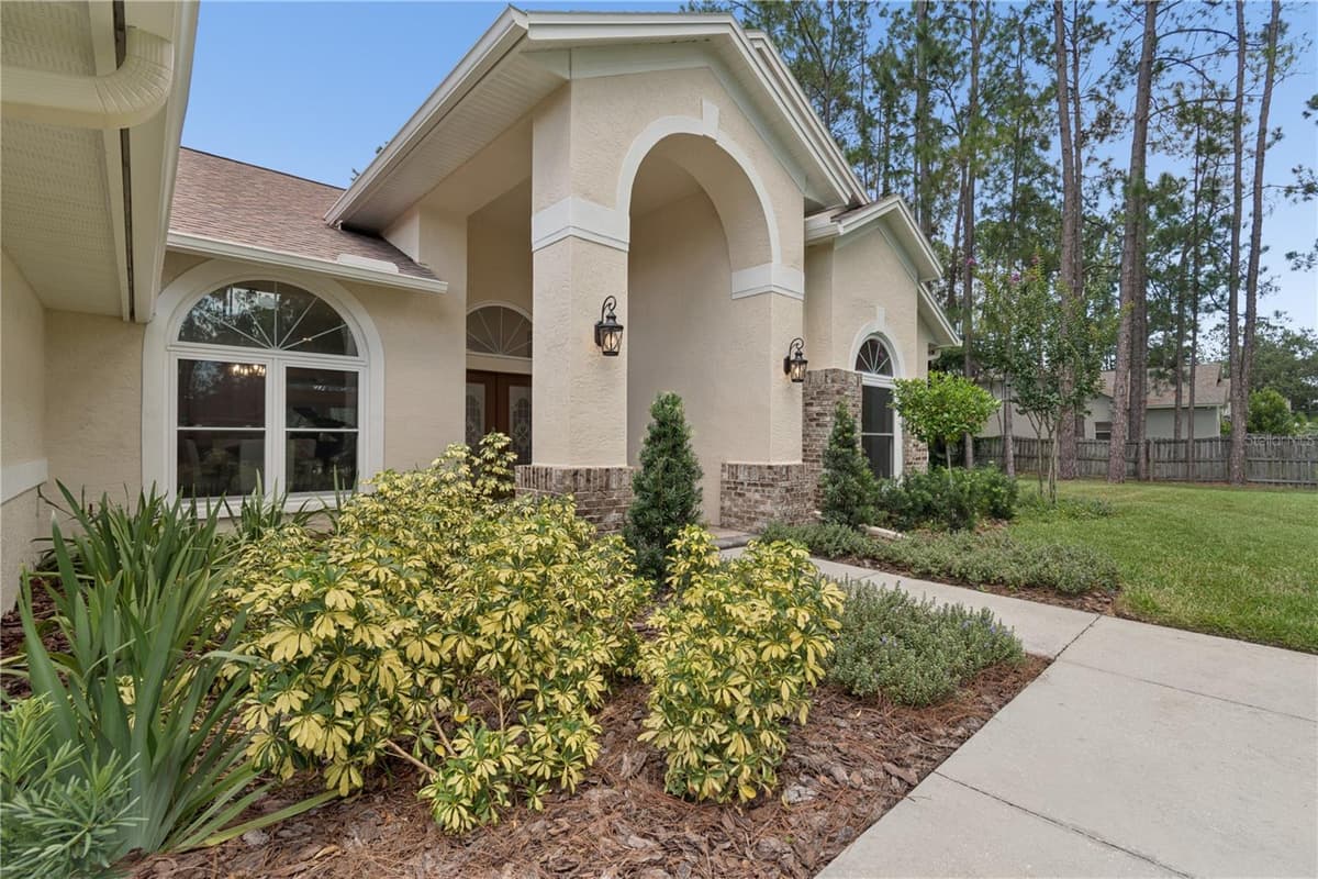 18811 VICTOR MANUEL DRIVE — photo 11 of 95