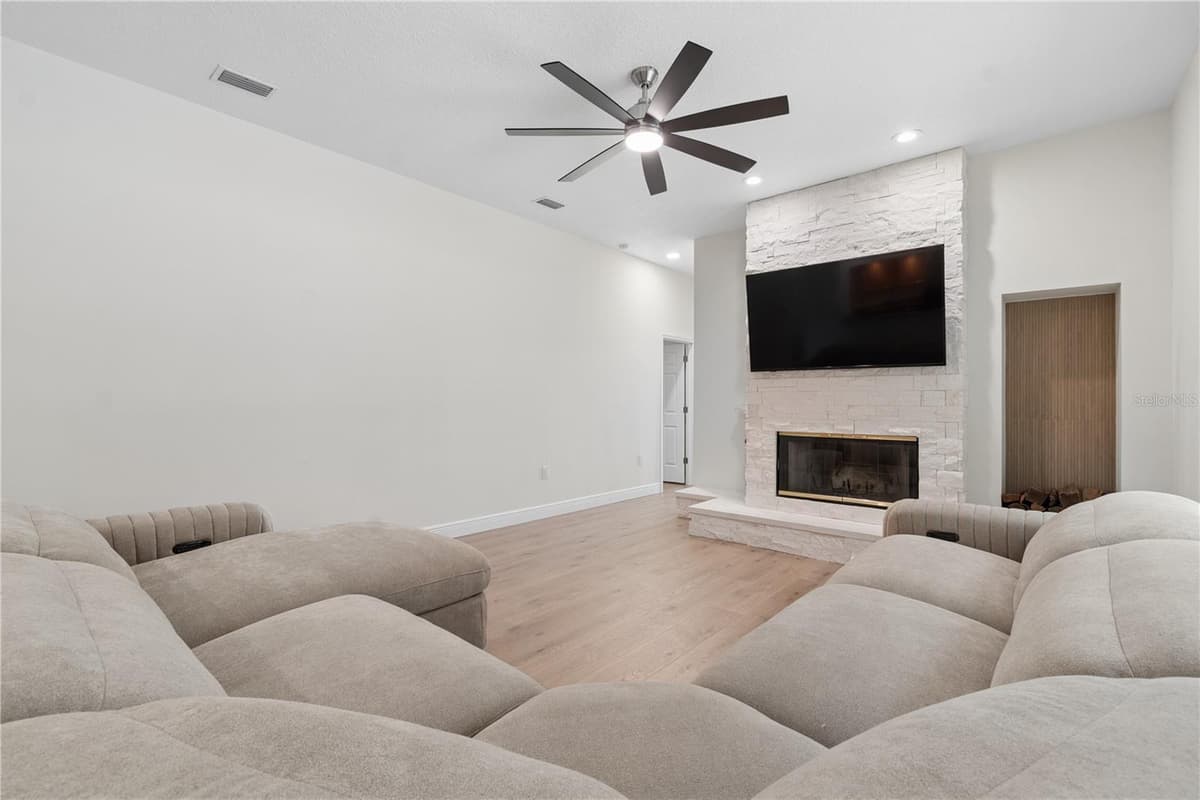 18811 VICTOR MANUEL DRIVE — photo 39 of 95