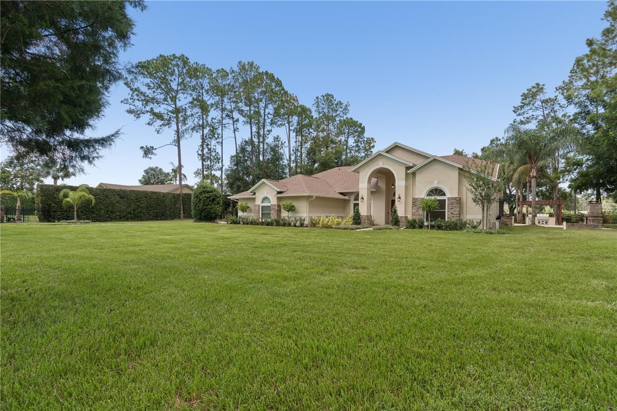 18811 VICTOR MANUEL DRIVE — photo 8 of 95