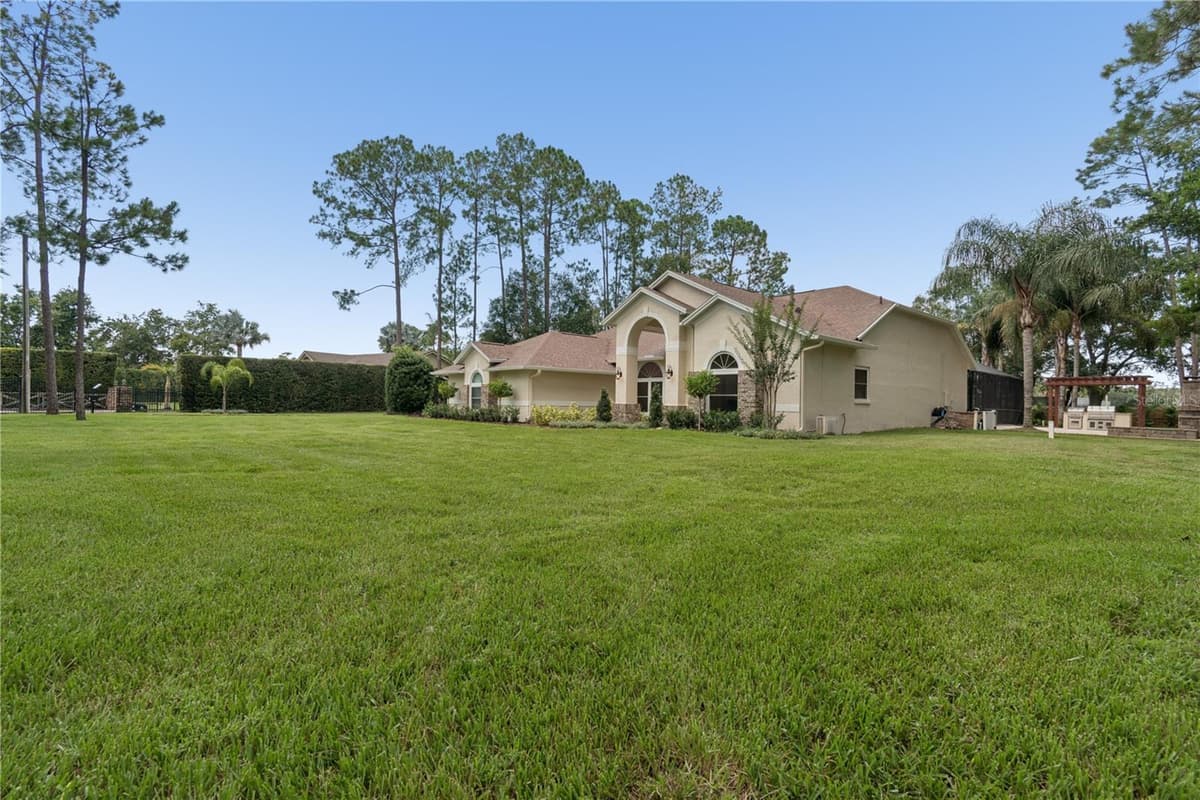 18811 VICTOR MANUEL DRIVE — photo 10 of 95