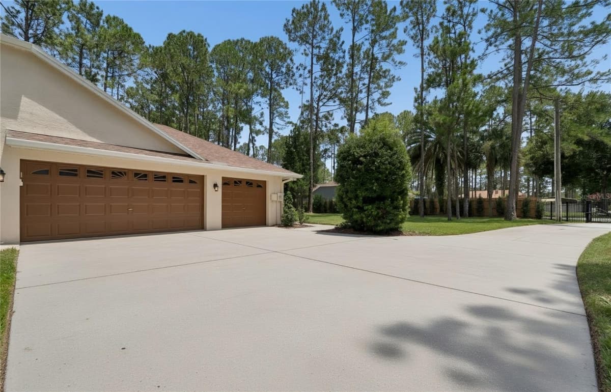 18811 VICTOR MANUEL DRIVE — photo 5 of 95