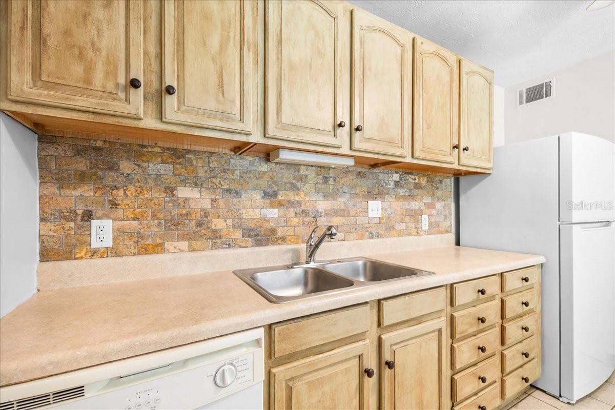1015 9TH STREET — photo 11 of 20