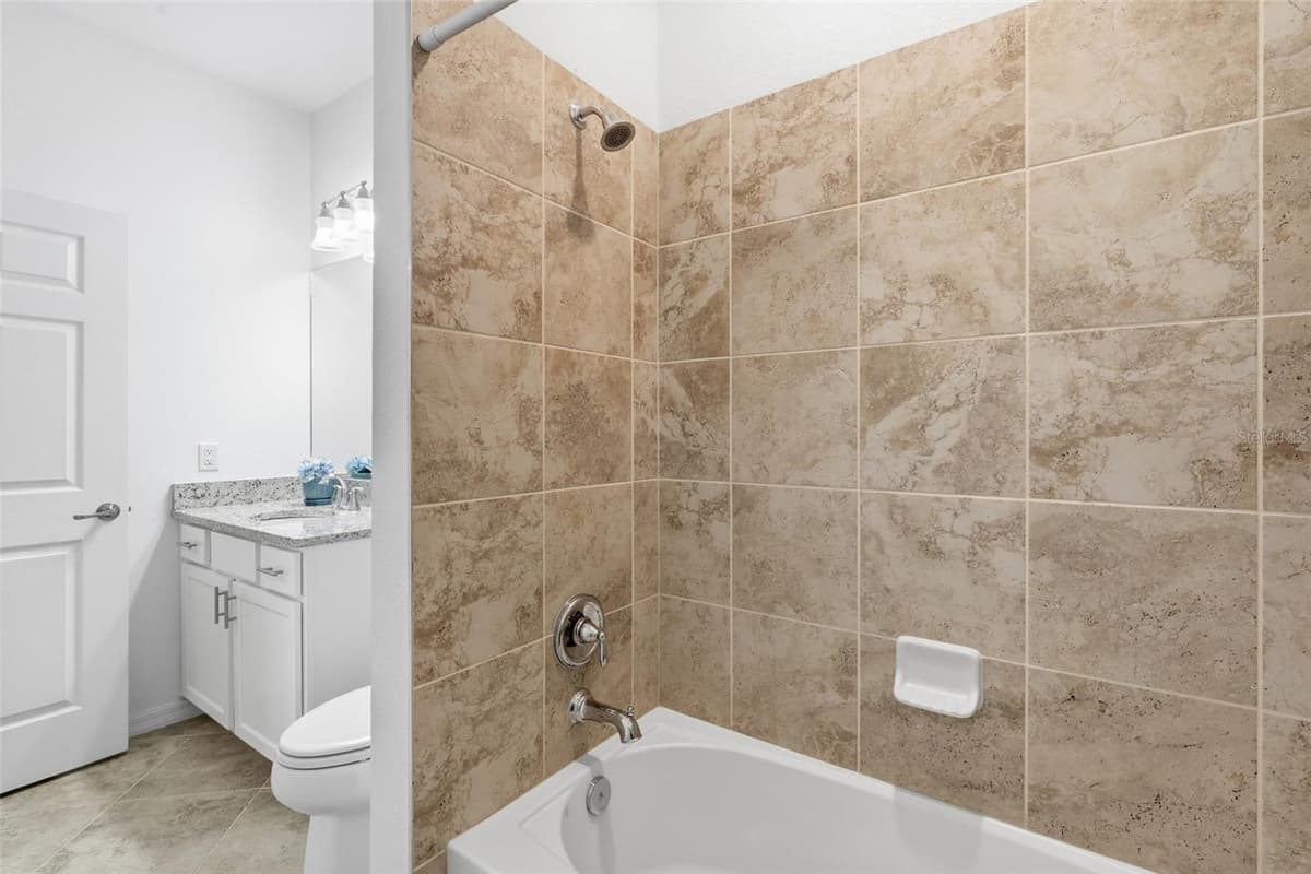 14081 HERITAGE LANDING BOULEVARD — photo 29 of 73