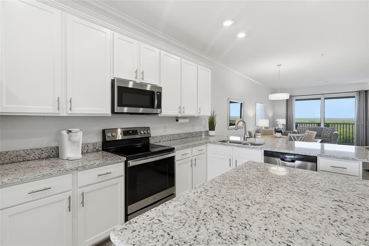 14081 HERITAGE LANDING BOULEVARD — photo 16 of 73
