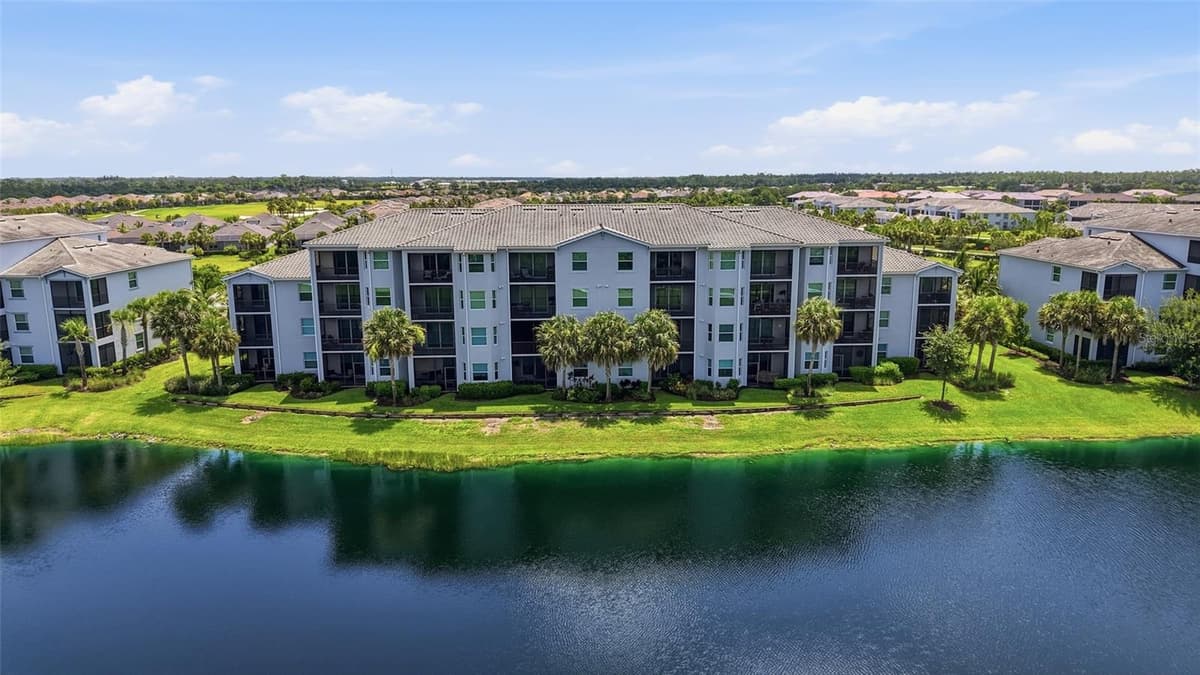 14081 HERITAGE LANDING BOULEVARD — photo 36 of 73