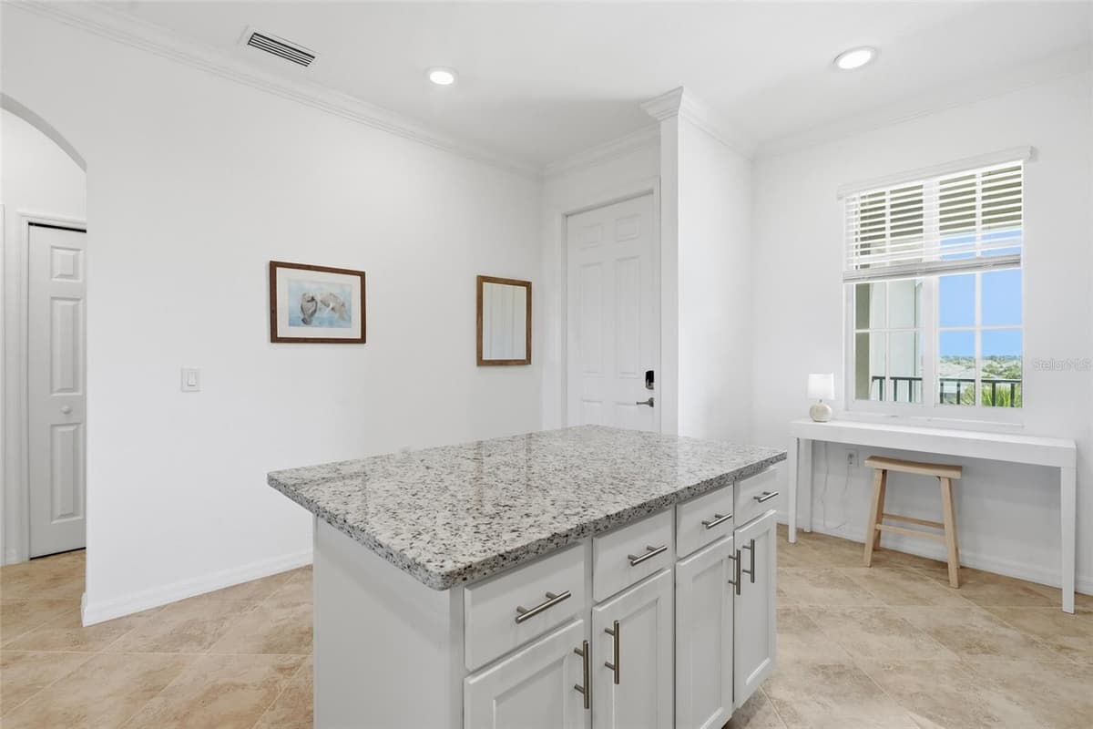 14081 HERITAGE LANDING BOULEVARD — photo 14 of 73