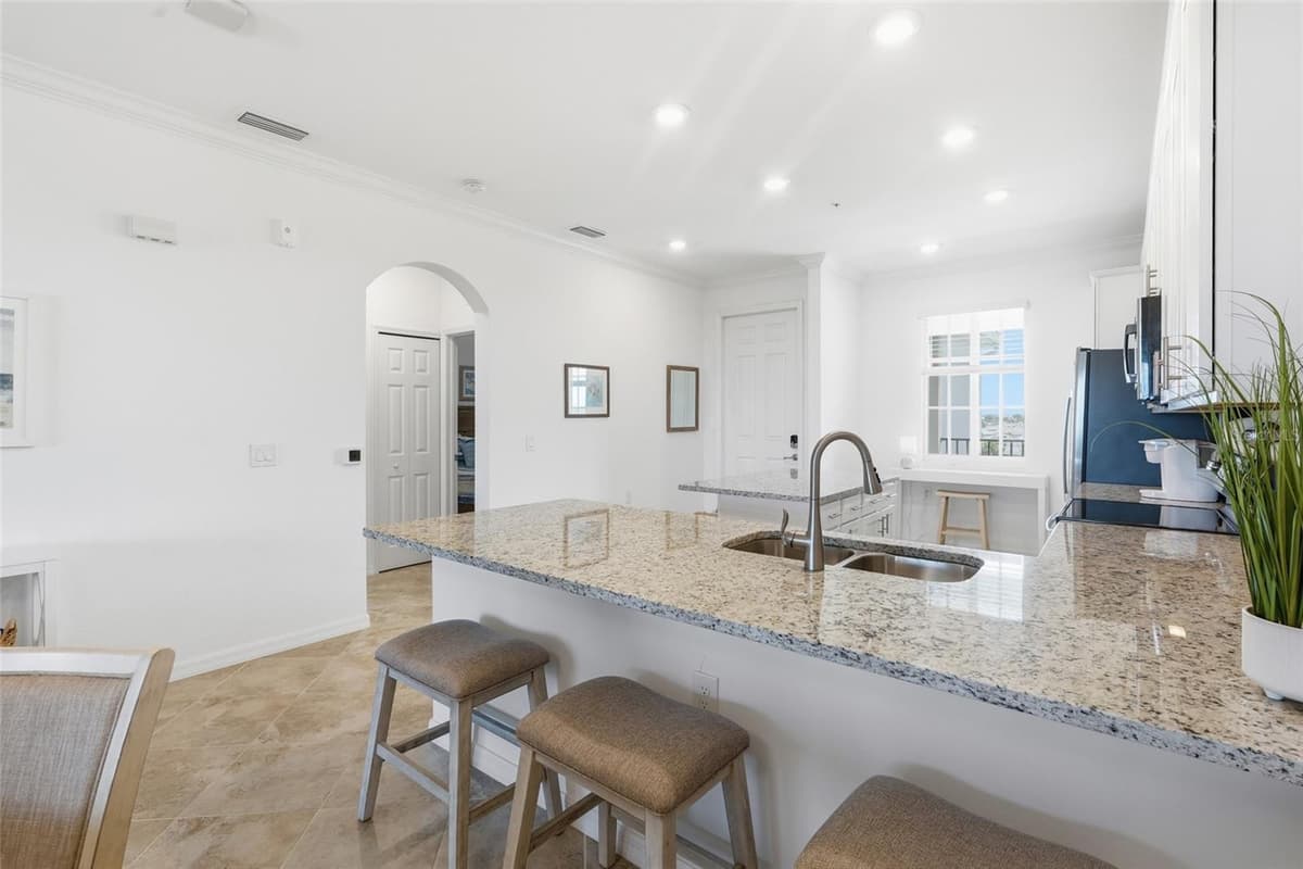 14081 HERITAGE LANDING BOULEVARD — photo 12 of 73