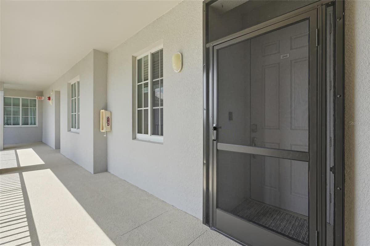 14081 HERITAGE LANDING BOULEVARD — photo 2 of 73