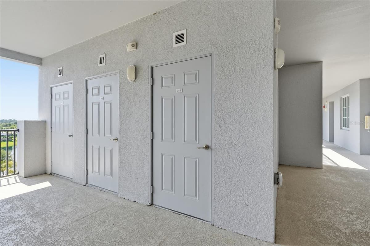 14081 HERITAGE LANDING BOULEVARD — photo 34 of 73
