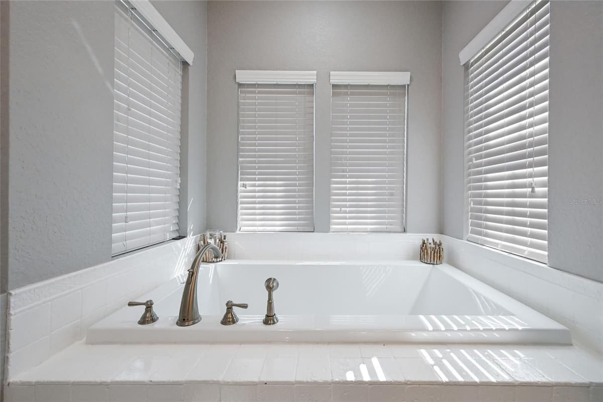 159 CRESCENT DRIVE — photo 40 of 68