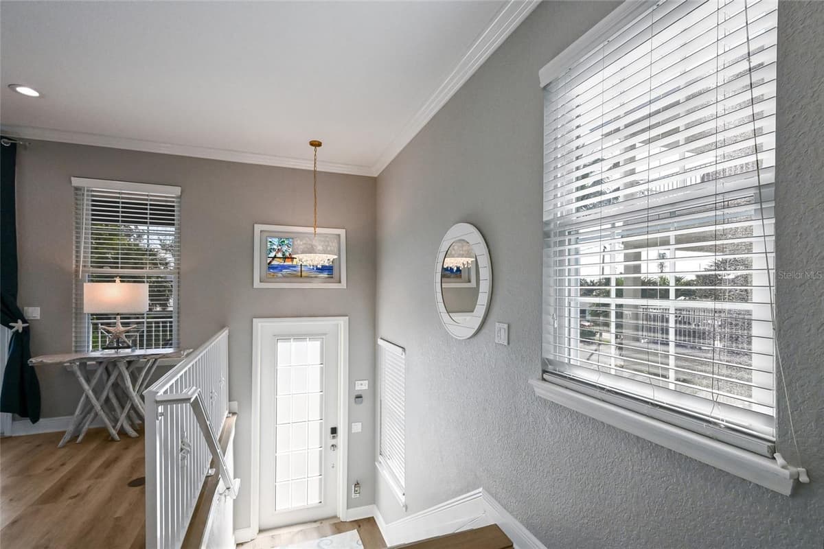 159 CRESCENT DRIVE — photo 10 of 68