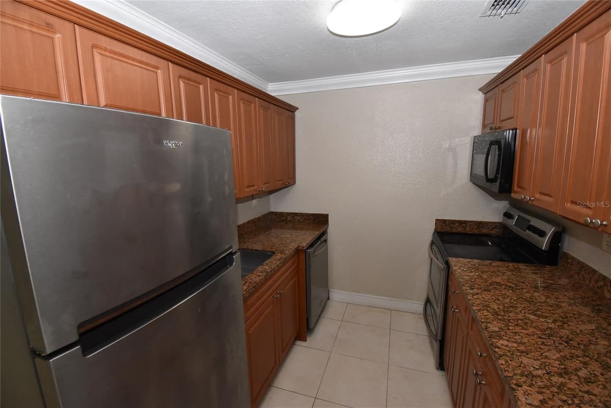 5221 BAYSHORE BOULEVARD — photo 7 of 24
