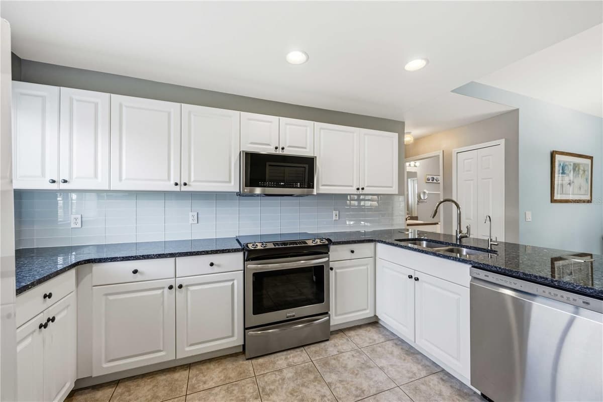 1738 LANSDALE AVENUE — photo 11 of 26