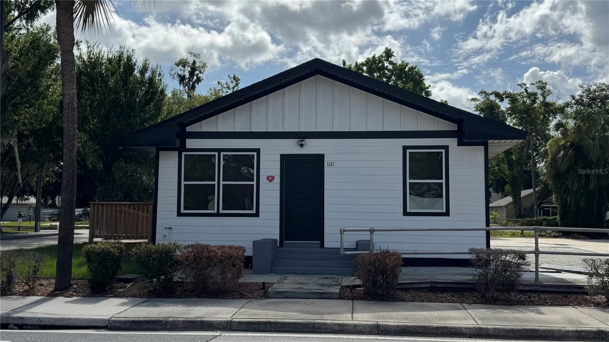 1121 MAIN STREET — photo 11 of 15