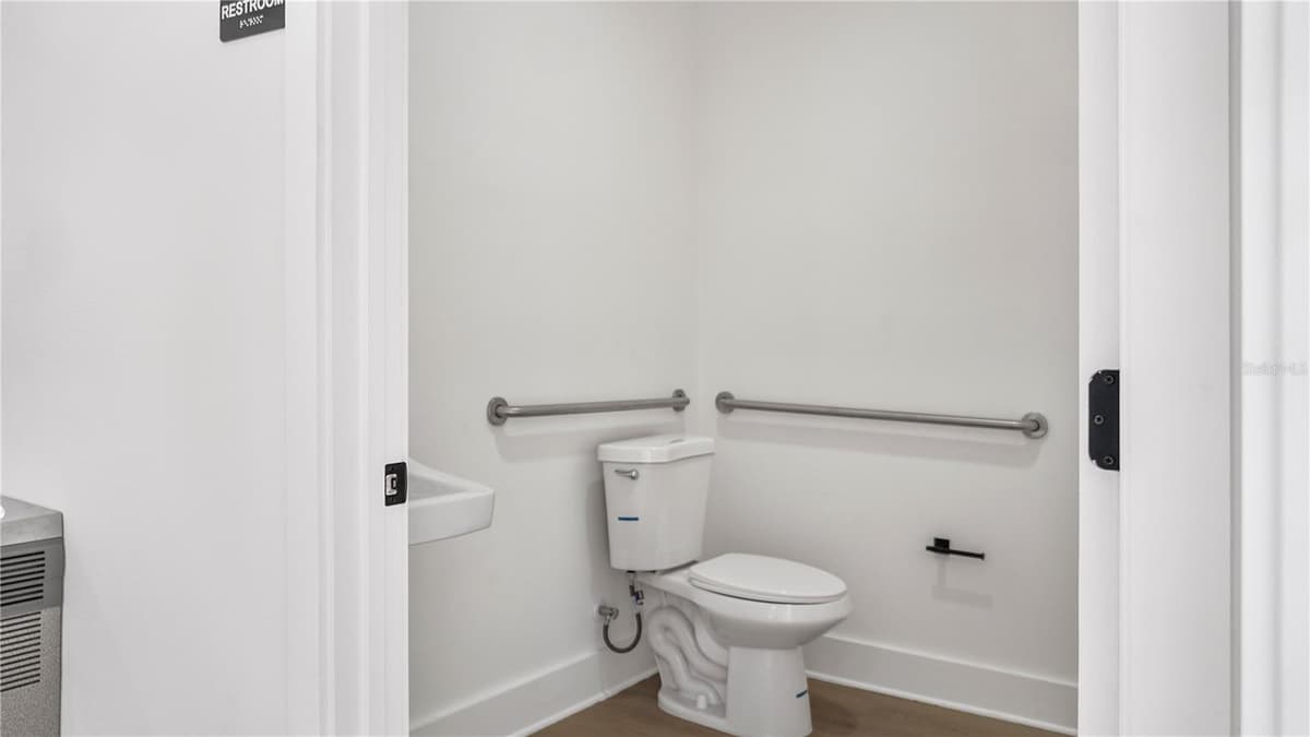 1121 MAIN STREET — photo 9 of 15