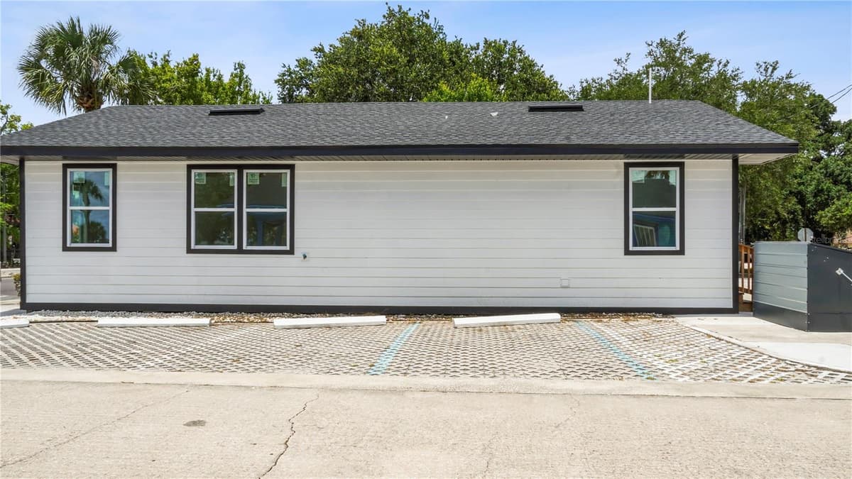 1121 MAIN STREET — photo 14 of 15