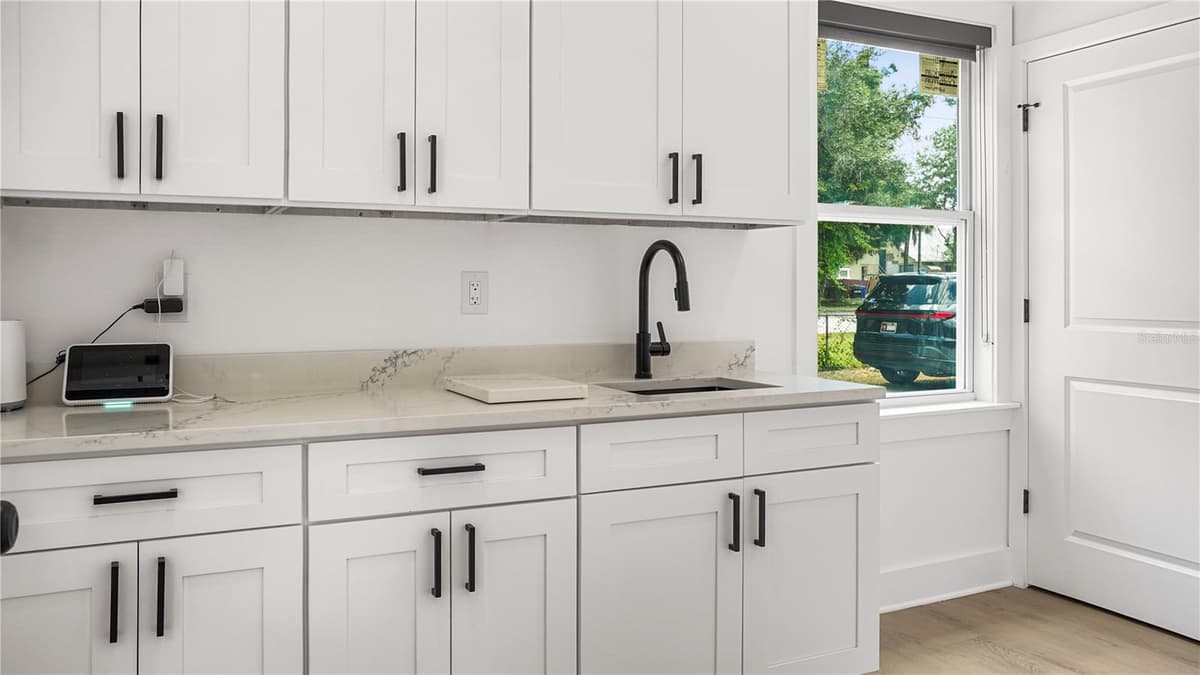 1121 MAIN STREET — photo 10 of 15