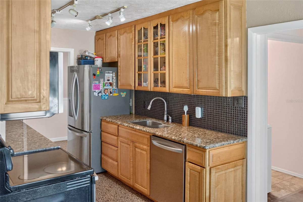 2420 HAZEL BISHOP DRIVE — photo 9 of 15