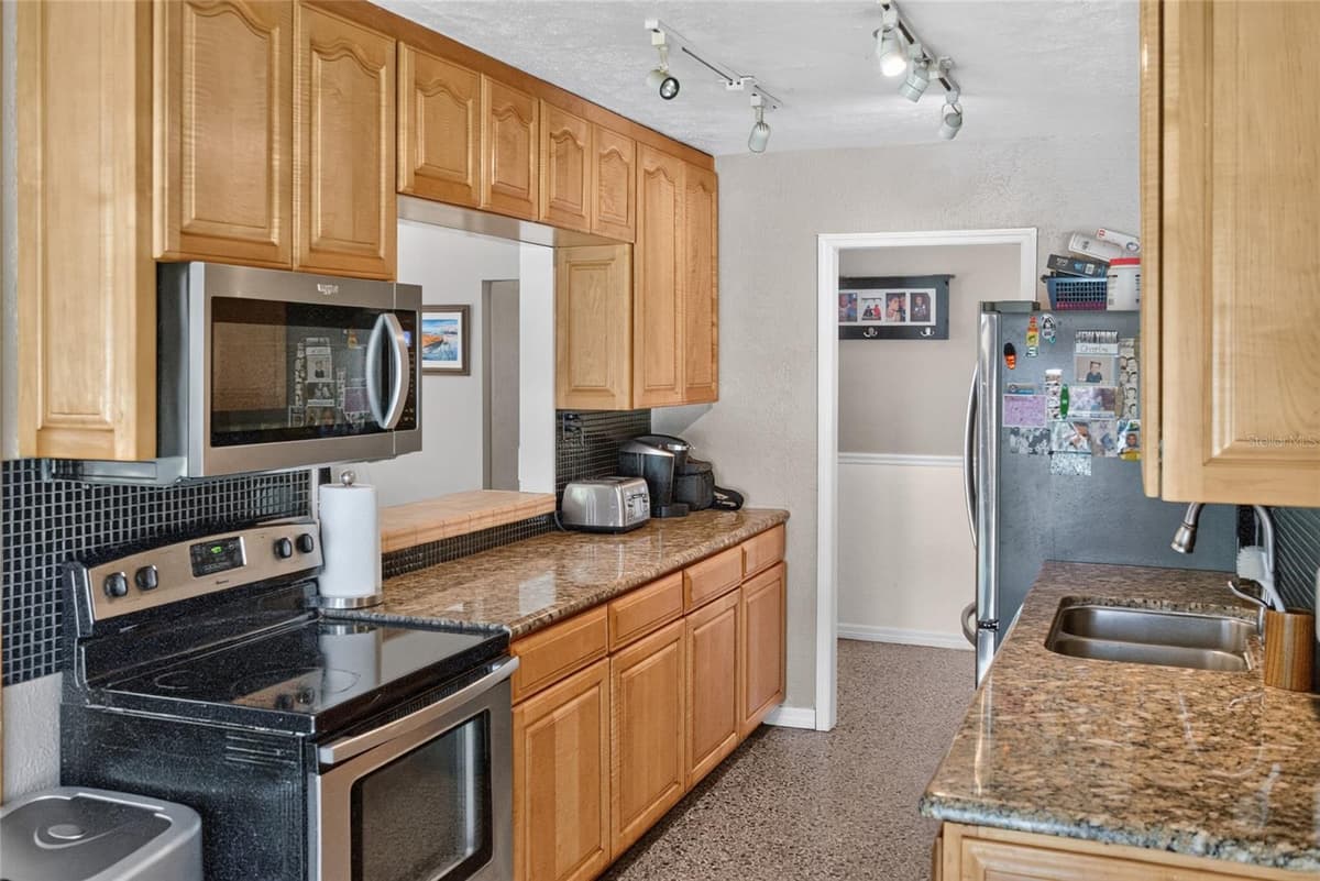 2420 HAZEL BISHOP DRIVE — photo 3 of 15