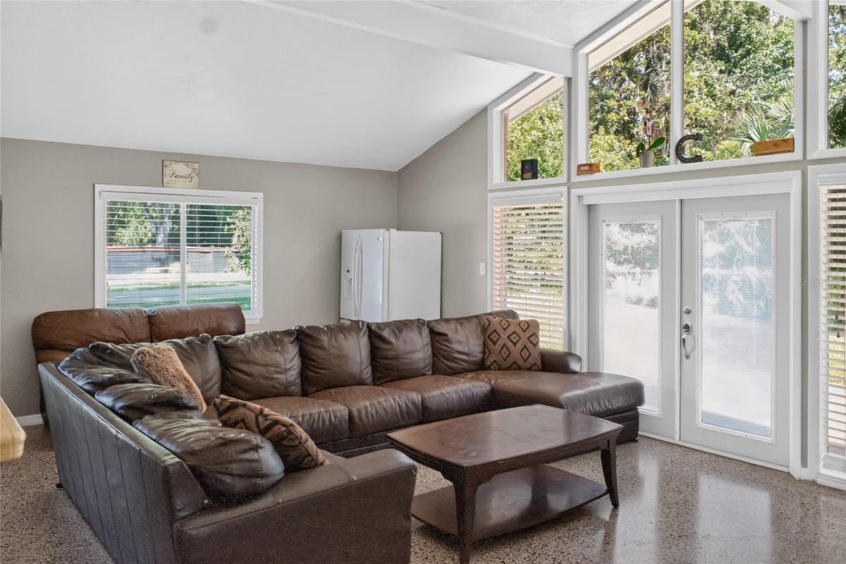 2420 HAZEL BISHOP DRIVE — photo 11 of 15