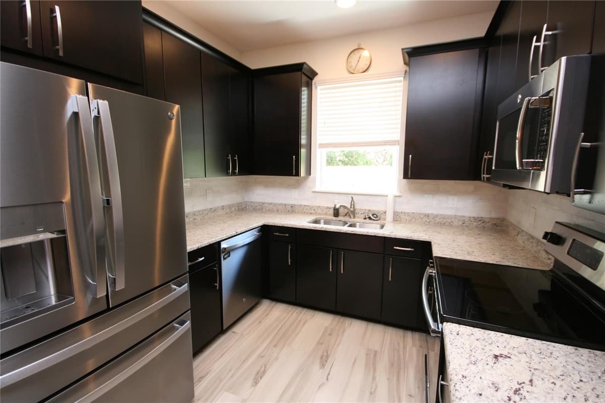 1504 MERLOT COURT — photo 17 of 48