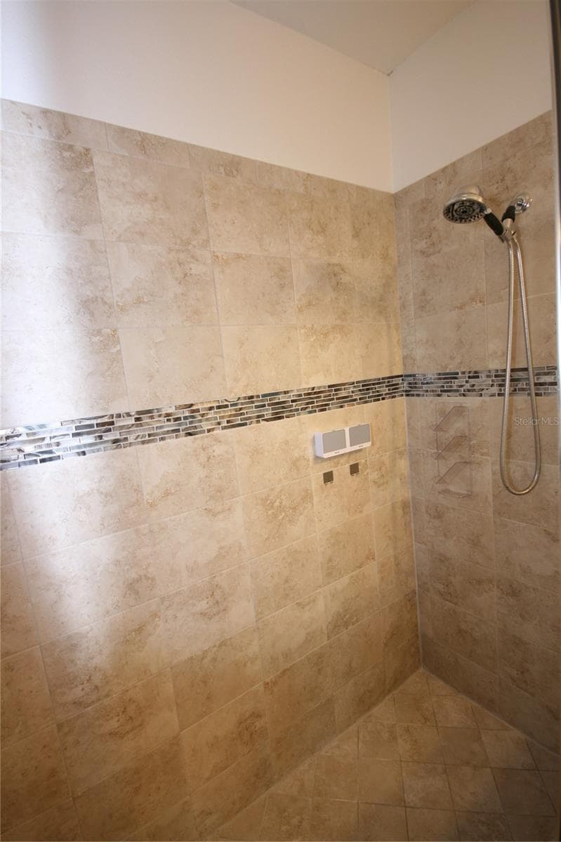 1504 MERLOT COURT — photo 25 of 48