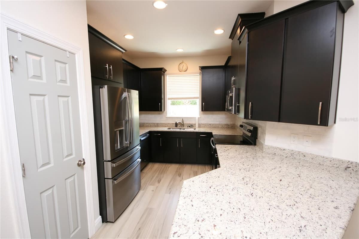 1504 MERLOT COURT — photo 13 of 48