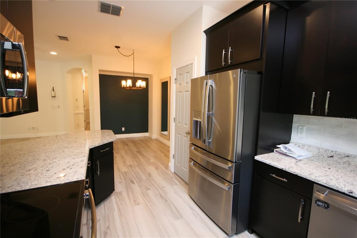 1504 MERLOT COURT — photo 16 of 48