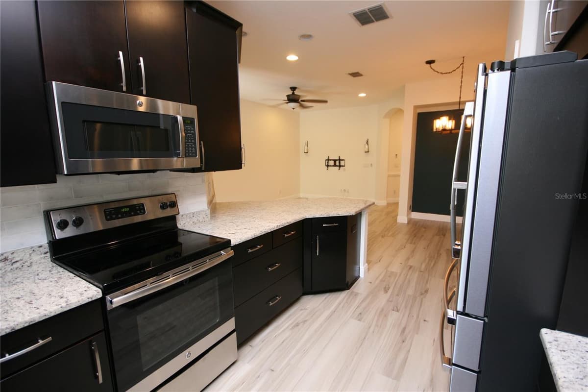 1504 MERLOT COURT — photo 15 of 48