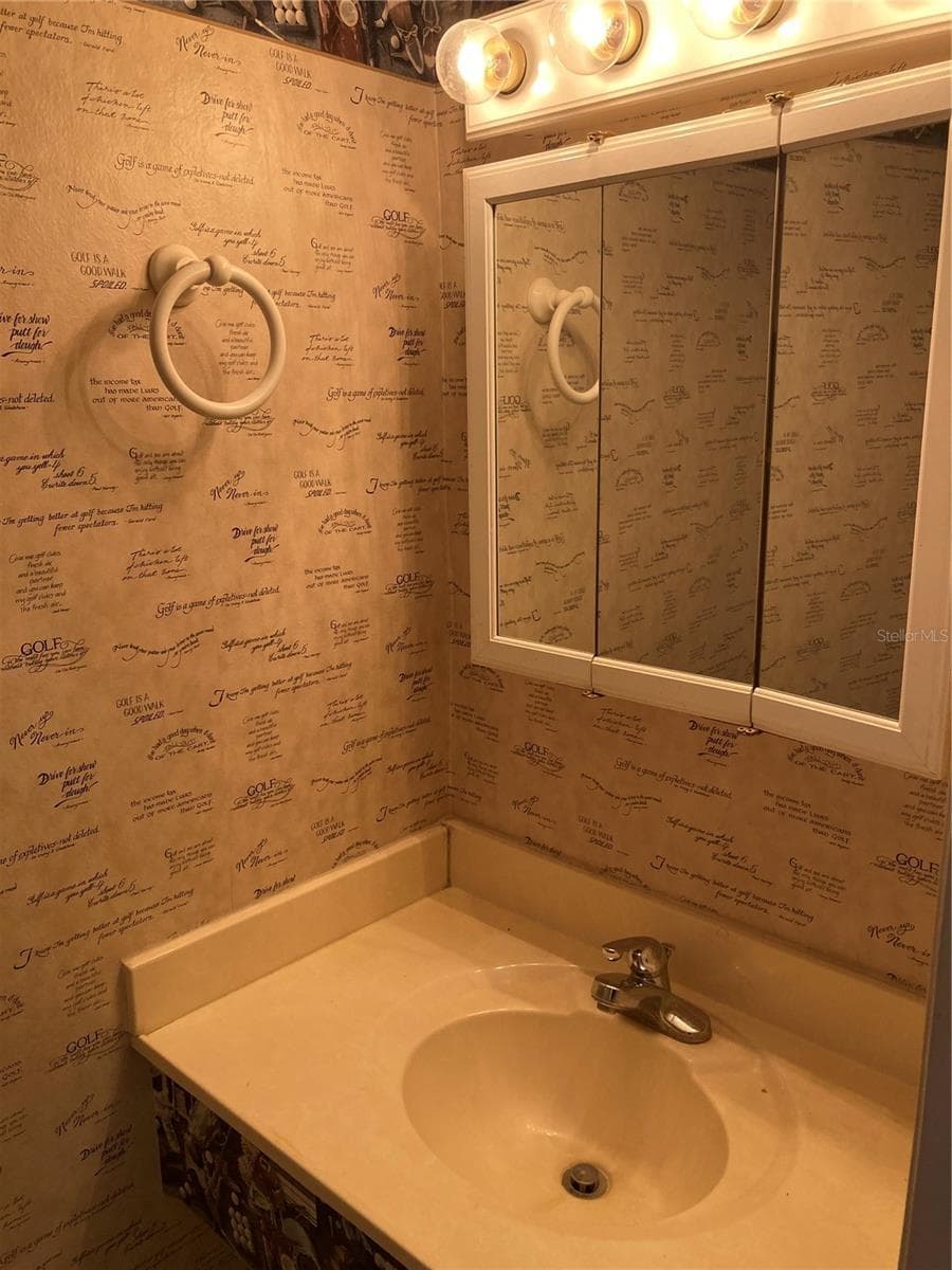 8014 PEACH DRIVE — photo 11 of 20
