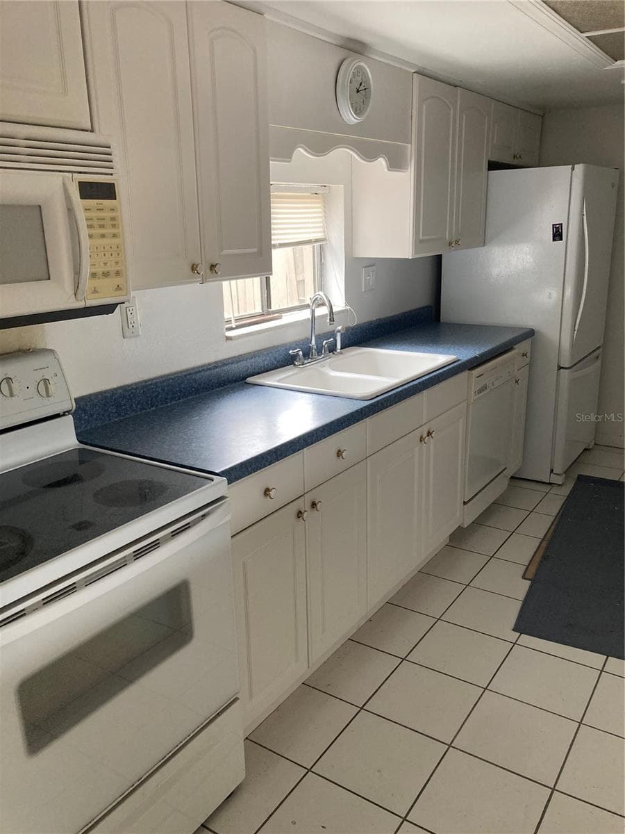 8014 PEACH DRIVE — photo 9 of 20