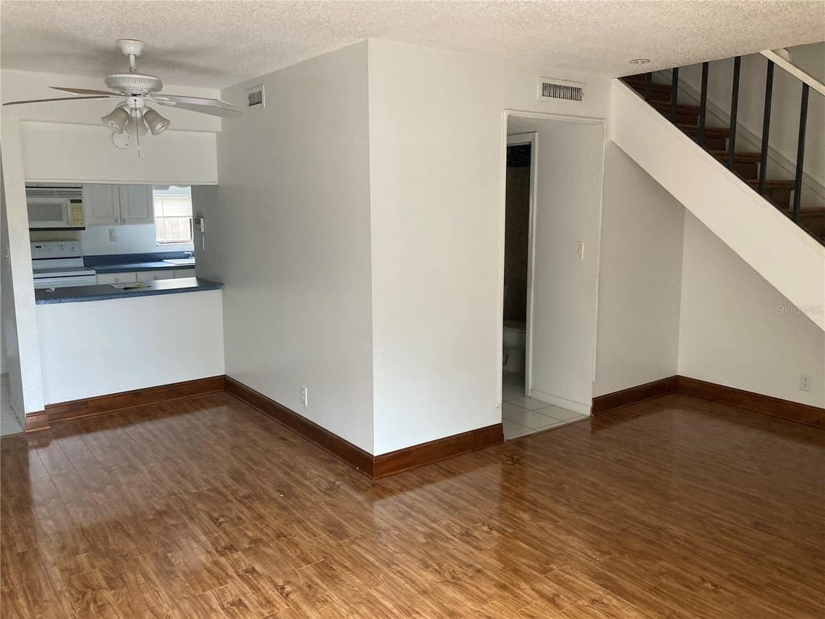 8014 PEACH DRIVE — photo 6 of 20