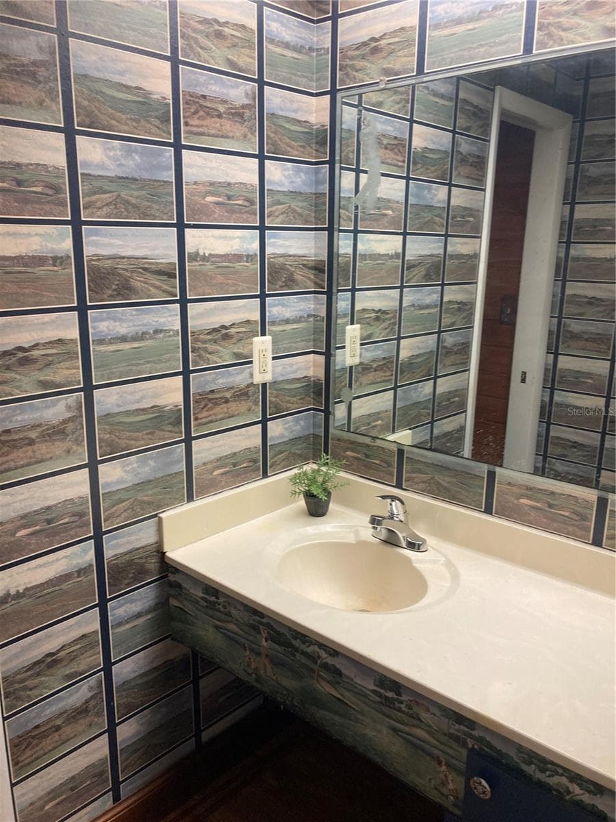 8014 PEACH DRIVE — photo 14 of 20