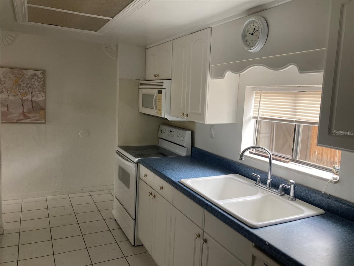8014 PEACH DRIVE — photo 8 of 20