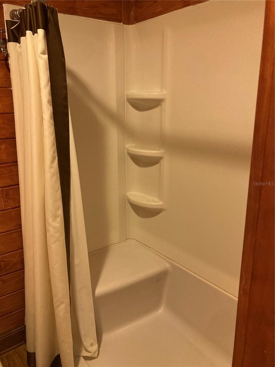 8014 PEACH DRIVE — photo 15 of 20