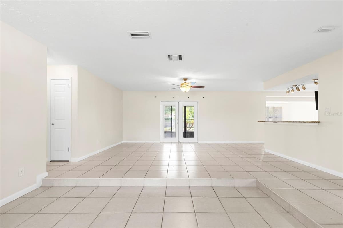 8904 FLORA STREET — photo 19 of 60