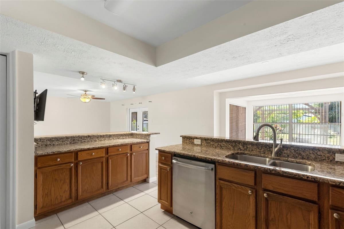 8904 FLORA STREET — photo 31 of 60
