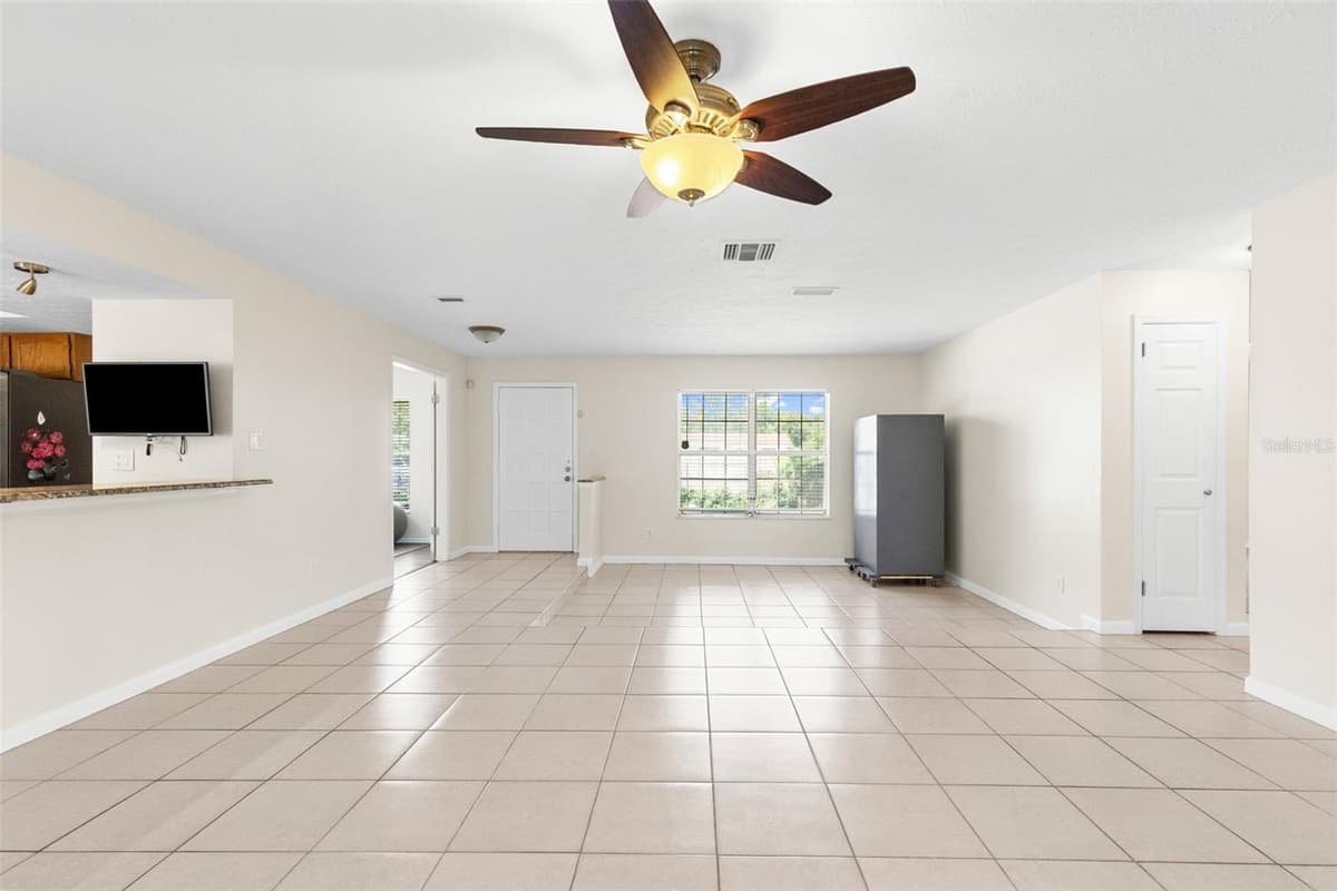 8904 FLORA STREET — photo 14 of 60