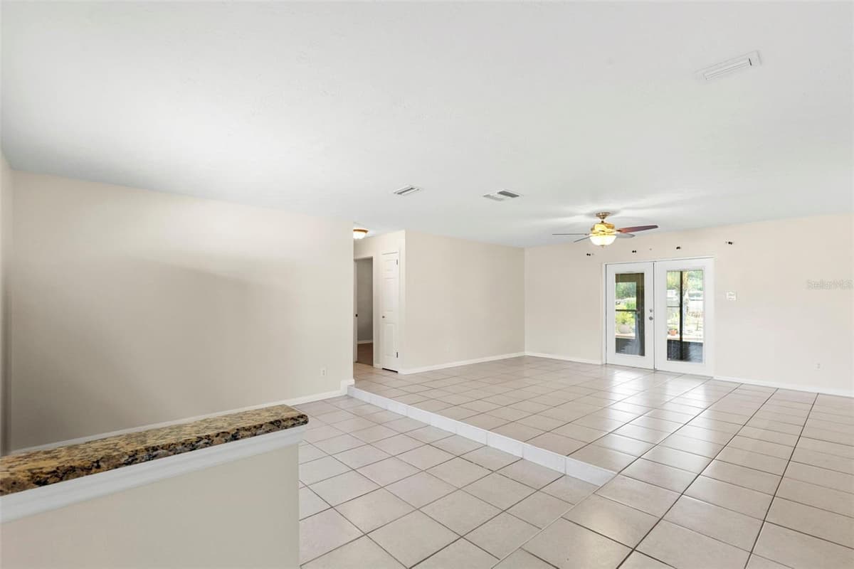8904 FLORA STREET — photo 15 of 60