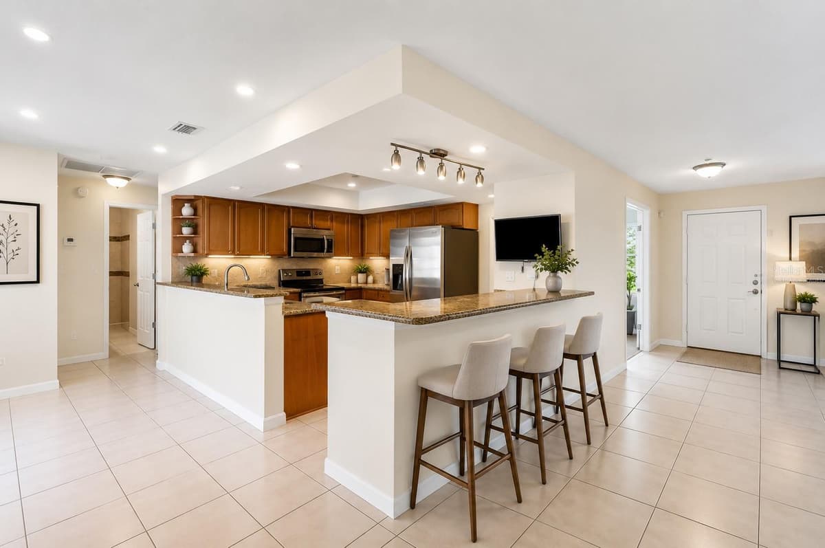 8904 FLORA STREET — photo 4 of 60