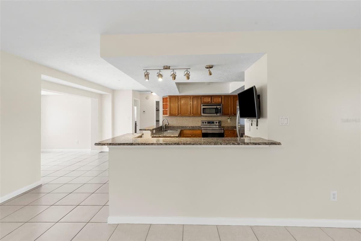 8904 FLORA STREET — photo 26 of 60