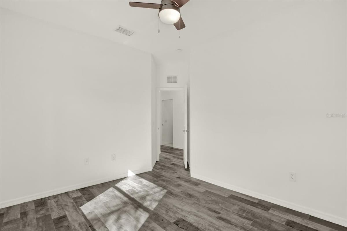21054 DIAMONTE DR — photo 37 of 44
