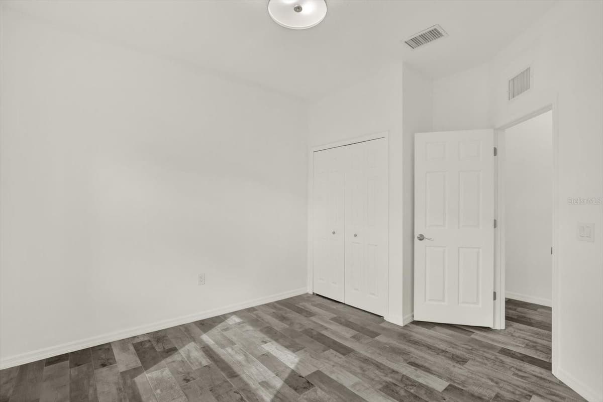 21054 DIAMONTE DR — photo 36 of 44