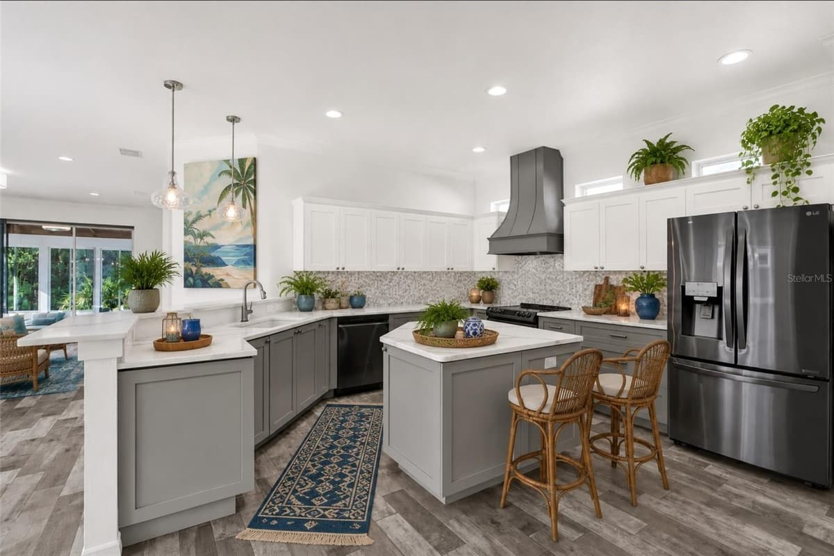 21054 DIAMONTE DR — photo 3 of 44