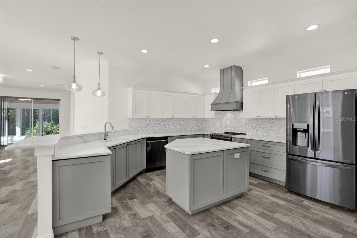 21054 DIAMONTE DR — photo 40 of 44