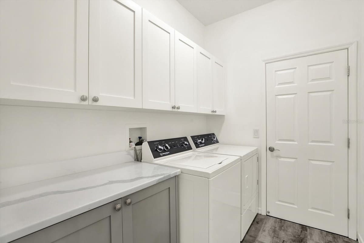 21054 DIAMONTE DR — photo 16 of 44