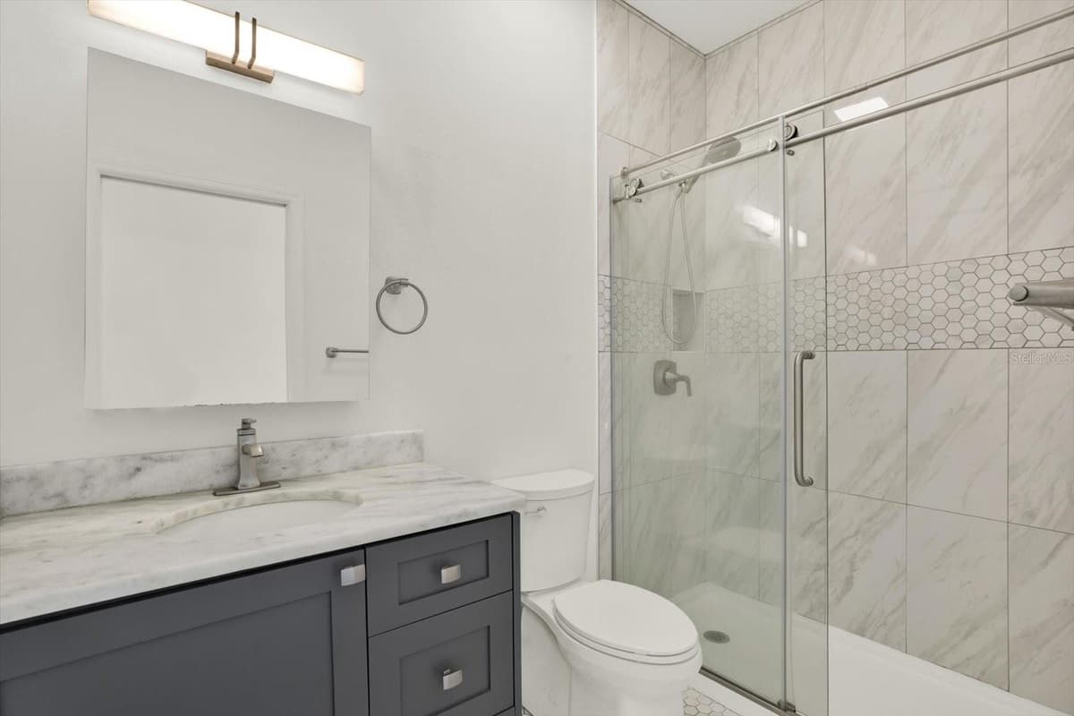 21054 DIAMONTE DR — photo 11 of 44