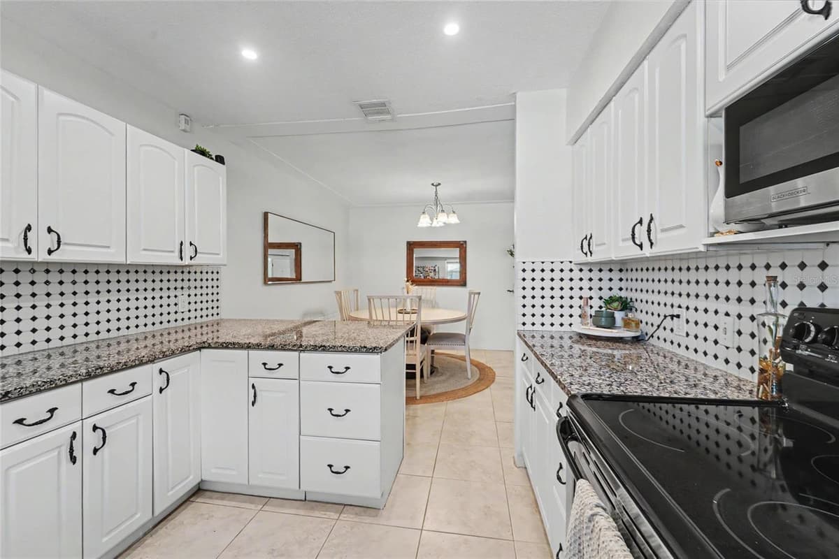 8879 LAKEWOOD DRIVE — photo 13 of 49